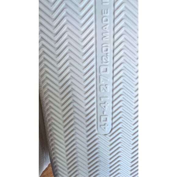 MUSHROOM FUZZY FLEECE SLIPPERS WHITE/RED WOMENS SIZE 9 - Picture 8 of 8